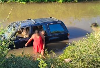 GOTER rescata a familia del canal Sicae en Ahome