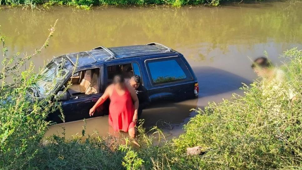 GOTER rescata a familia del canal Sicae en Ahome GOTER rescata a familia del canal Sicae en Ahome