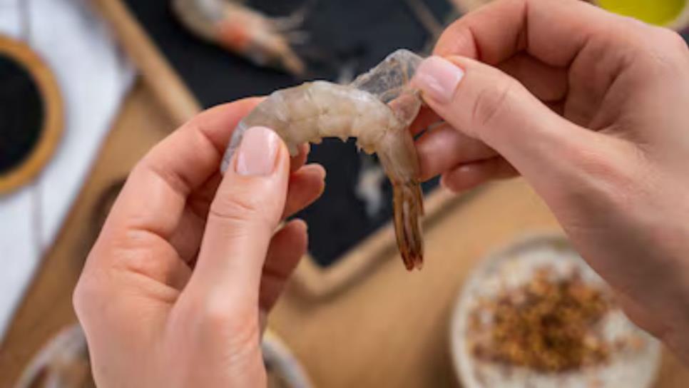 Así debes limpiar los camarones antes de preparar una deliciosa comida del mar Así debes limpiar los camarones antes de preparar una deliciosa comida del mar