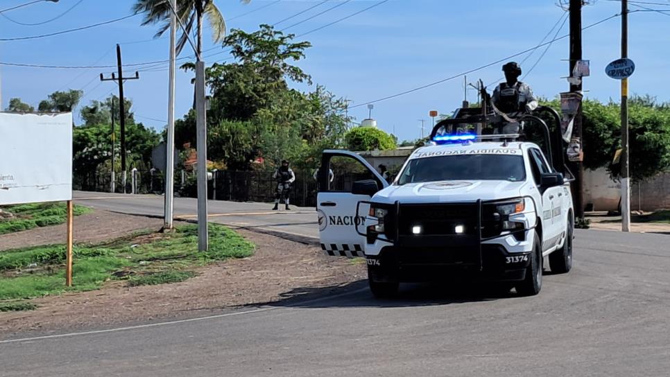 Se enfrentan a balazos gatilleros y militares en El Caimancito, Navolato; al parecer hay un muerto Se enfrentan a balazos gatilleros y militares en El Caimancito, Navolato; al parecer hay un muerto