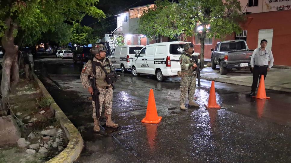 Arrojan un cuerpo decapitado y envuelto en bolsas negras en la colonia Miguel Hidalgo, Culiacán Arrojan un cuerpo decapitado y envuelto en bolsas negras en la colonia Miguel Hidalgo, Culiacán