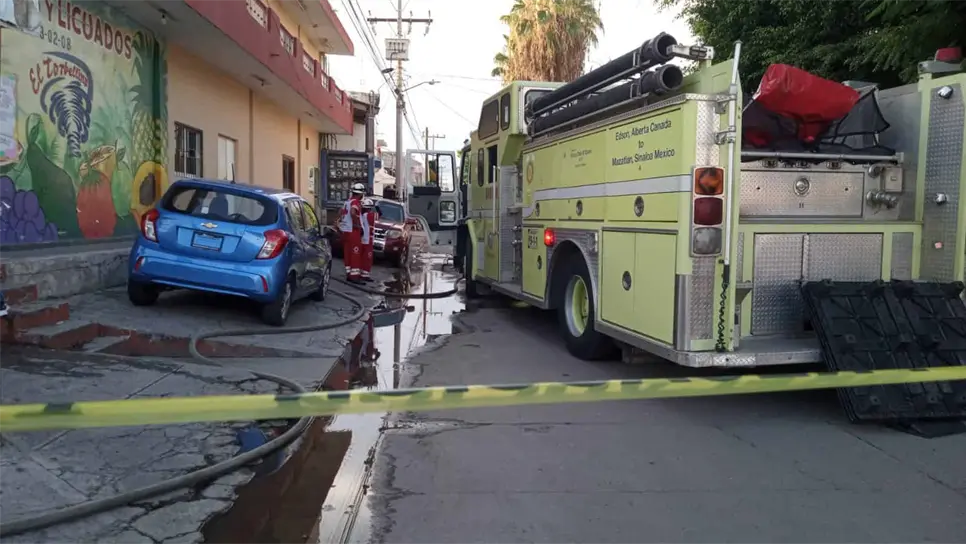 Elementos de Bomberos, Cruz Roja y Protección Civil acudieron a brindar el auxilio. (FOTO: Tahiry Zambrano).
