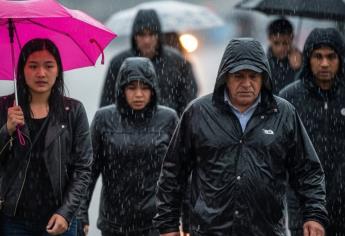 ¿Te tienes que bañar después de mojarte en la lluvia para no enfermarte? Esto dicen los expertos