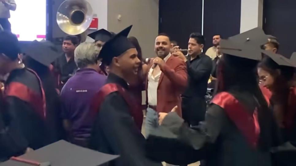 El cantante Carlos Sarabia sorprende a estudiantes en graduación en Mazatlán El cantante Carlos Sarabia sorprende a estudiantes en graduación en Mazatlán
