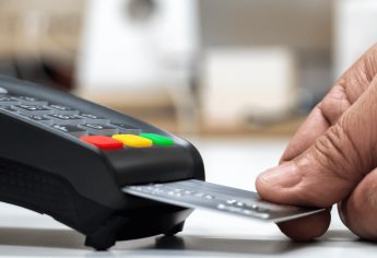 ¿Tienes tarjeta BBVA, Inbursa o Banco Azteca? La Condusef las reprobó por su mal servicio