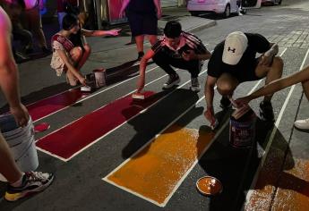 Cruce peatonal inclusivo luce los colores del arcoíris en el centro de Los Mochis