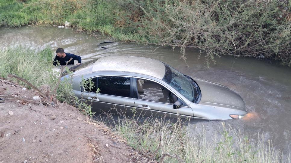 Por sacarle la vuelta a un perro cae a un canal de riego en Los Mochis Por sacarle la vuelta a un perro cae a un canal de riego en Los Mochis