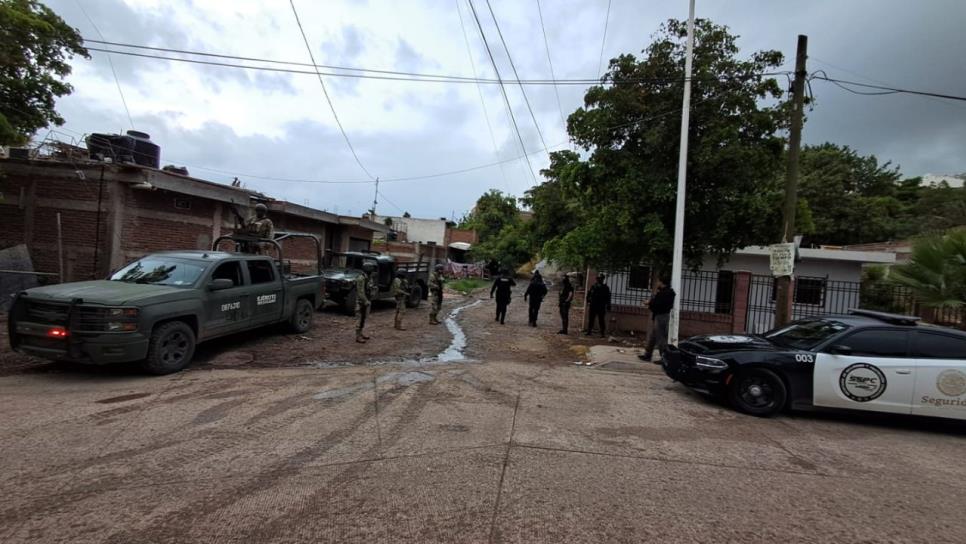 En persecución, militares aseguran una camioneta con armas de fuego en Culiacán En persecución, militares aseguran una camioneta con armas de fuego en Culiacán