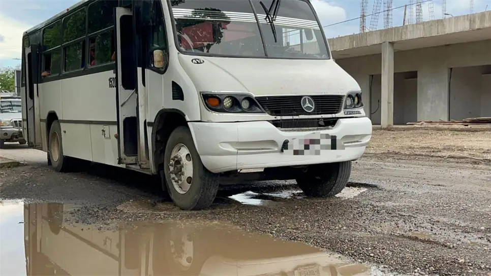 Llama la atención, debido a que esta obra de construcción del puente y remodelación de la avenida Luis Donaldo Colosio con asfalto, fue inaugurada por autoridades estatales y municipales, apenas en abril pasado