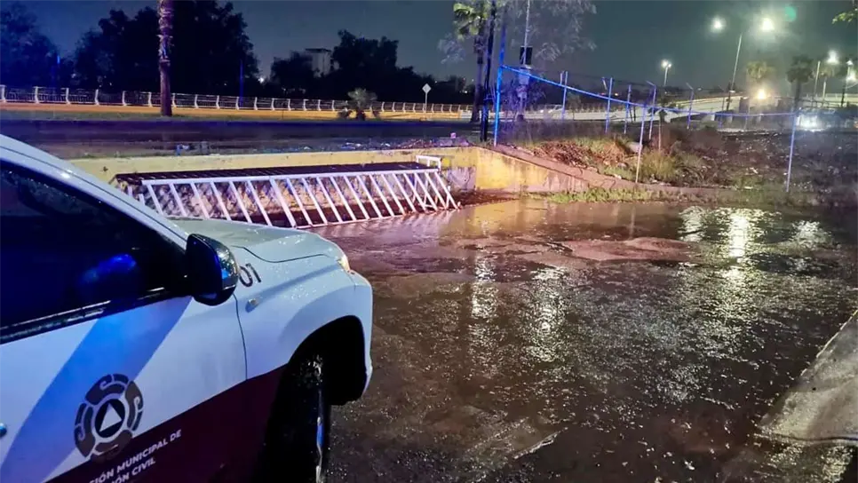 La lluvia formó arroyos en algunos lugares. (FOTO: Protección Civil).