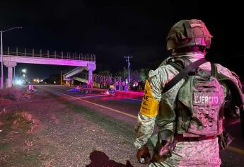 Tráiler arrolla y mata a una persona tras choque de motocicletas en Leyva Solano, Ahome