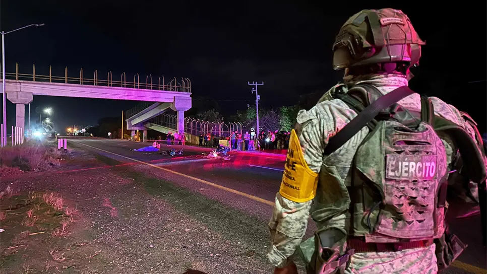 El cuerpo quedó tendido sobre la carretera internacional. (FOTO: Ernesto Torres).