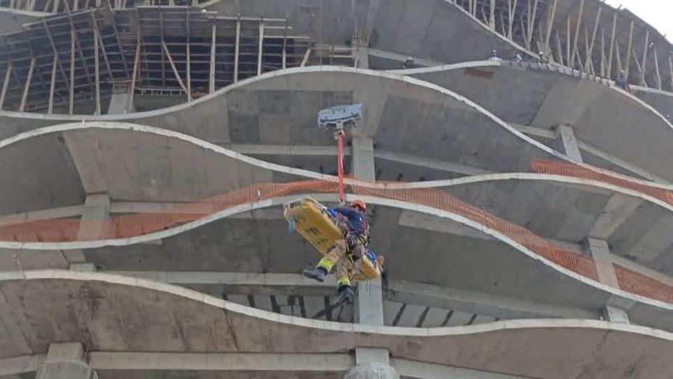 Trabajador cae de las alturas y se encaja una varilla en el tórax, en Mazatlán Trabajador cae de las alturas y se encaja una varilla en el tórax, en Mazatlán