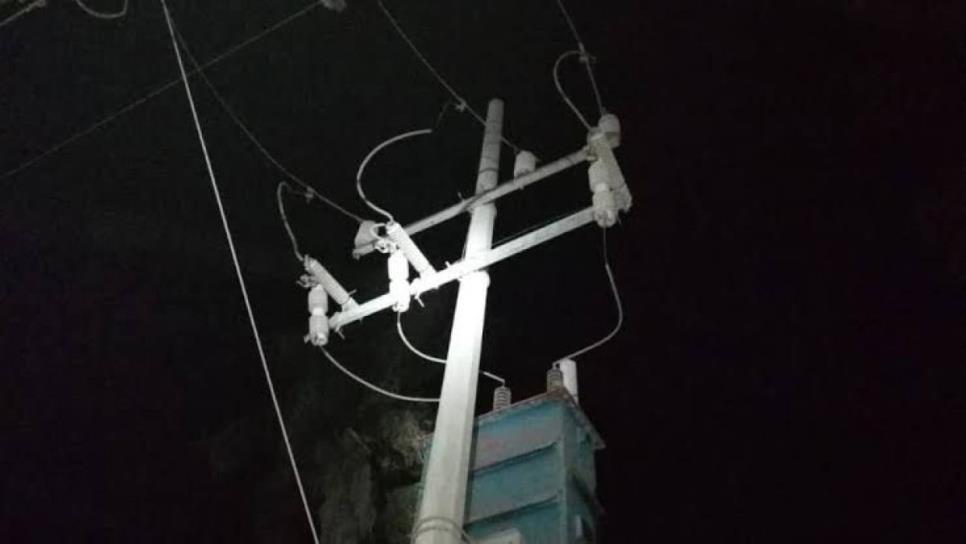 Postes incendiados y transformadores dañados, saldo de tormenta eléctrica en Ahome: PC Postes incendiados y transformadores dañados, saldo de tormenta eléctrica en Ahome: PC