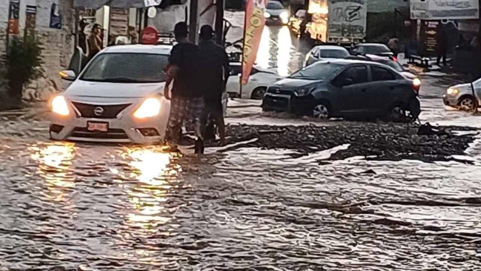 37 vehículos fueron auxiliados por las fuertes lluvias en Culiacán 37 vehículos fueron auxiliados por las fuertes lluvias en Culiacán