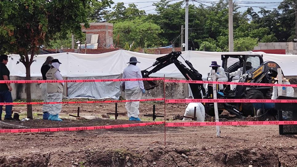 Sabuesos Guerreras agradecen a Rocha Moya por la exhumación de cuerpos en el panteón 21 de marzo de Culiacán Sabuesos Guerreras agradecen a Rocha Moya por la exhumación de cuerpos en el panteón 21 de marzo de Culiacán
