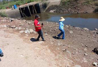 Investiga el Politécnico posible contaminación en canal de Cahuinahua en El Fuerte