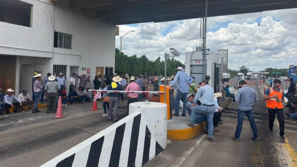 Campesinos toman caseta de Alhuey para exigir pagos y políticas públicas al campo Campesinos toman caseta de Alhuey para exigir pagos y políticas públicas al campo