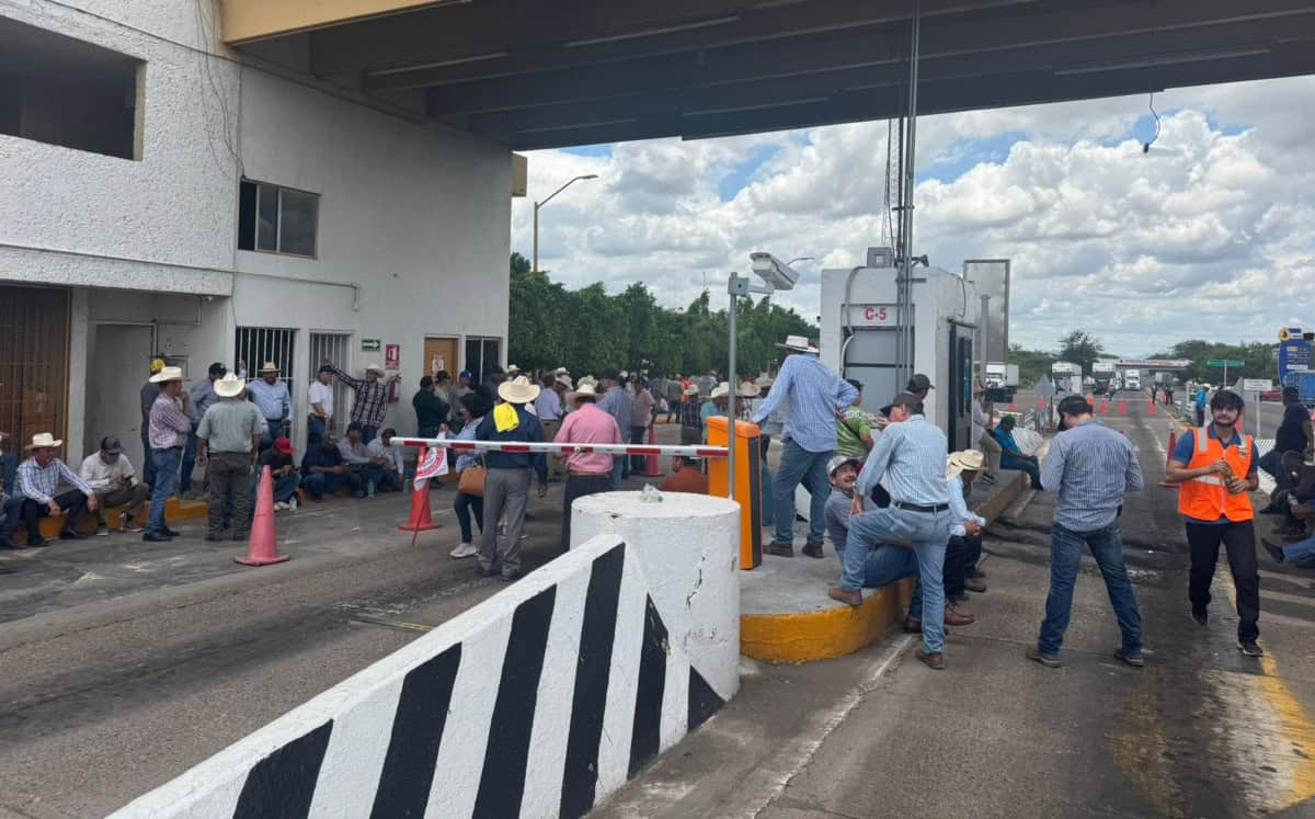 Campesinos toman caseta de Alhuey para exigir pagos y políticas públicas al campo