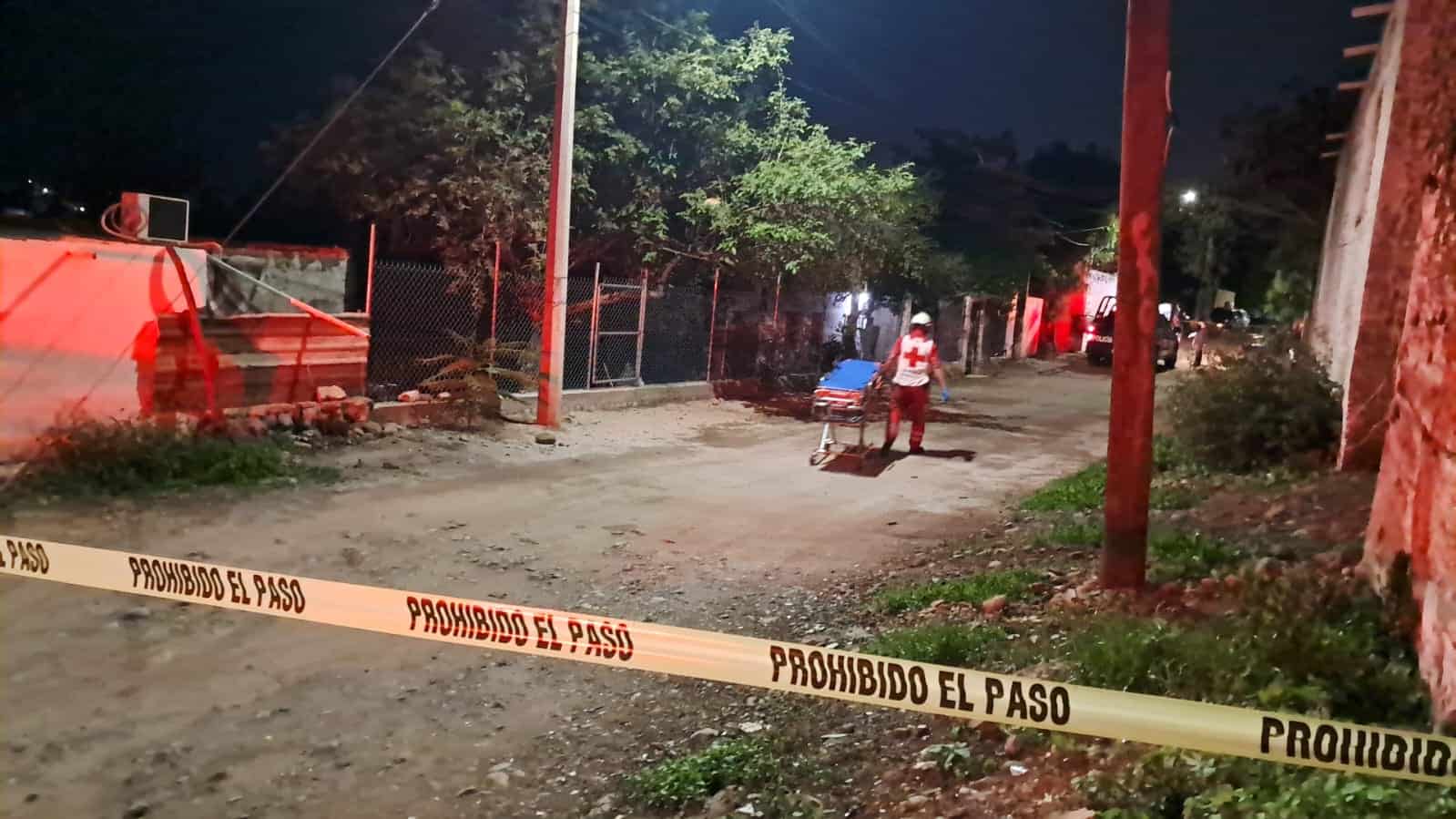 Paramédicos acudieron a brindar los primeros auxilios. (FOTO: Luis Ramírez).