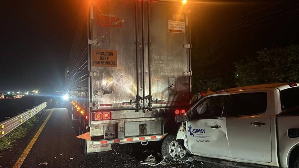 Muere hombre tras impactarse contra tráiler por la autopista Tepic-Mazatlán Muere hombre tras impactarse contra tráiler por la autopista Tepic-Mazatlán