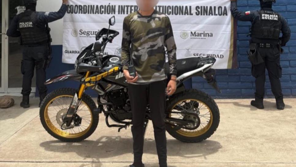 Detienen a "puntero" en Culiacán con sandalias Hugo Boss y cadena Van Cleef Detienen a "puntero" en Culiacán con sandalias Hugo Boss y cadena Van Cleef