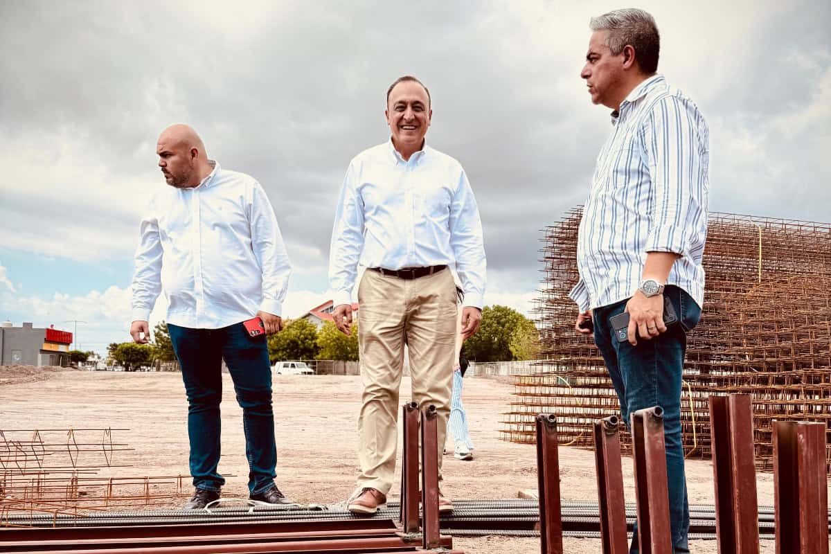 Viviendas del Bienestar avanzan en Ahome; Antonio Menéndez supervisa la construcción