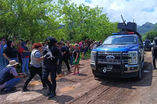 Habitantes de Tacuichamona denuncian masacre por parte de la Policía Estatal y Ejército Mexicano Habitantes de Tacuichamona denuncian masacre por parte de la Policía Estatal y Ejército Mexicano