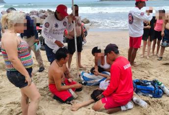 Salvan a 9 turistas de ahogarse en playas de Mazatlán este domingo