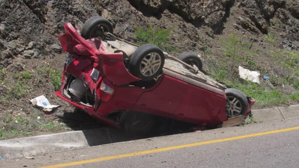 Accidente en entronque a la autopista Tepic-Mazatlán deja 5 lesionados, entre ellos un menor de edad Accidente en entronque a la autopista Tepic-Mazatlán deja 5 lesionados, entre ellos un menor de edad
