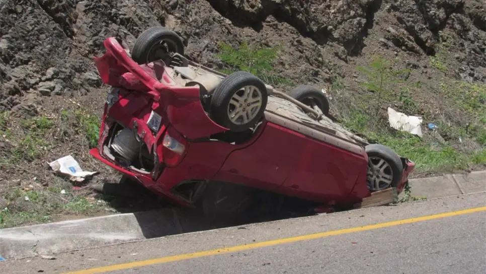 FOTO: Accidente en entronque a la autopista Tepic-Mazatlán deja 5 lesionados, entre ellos un menor de edad