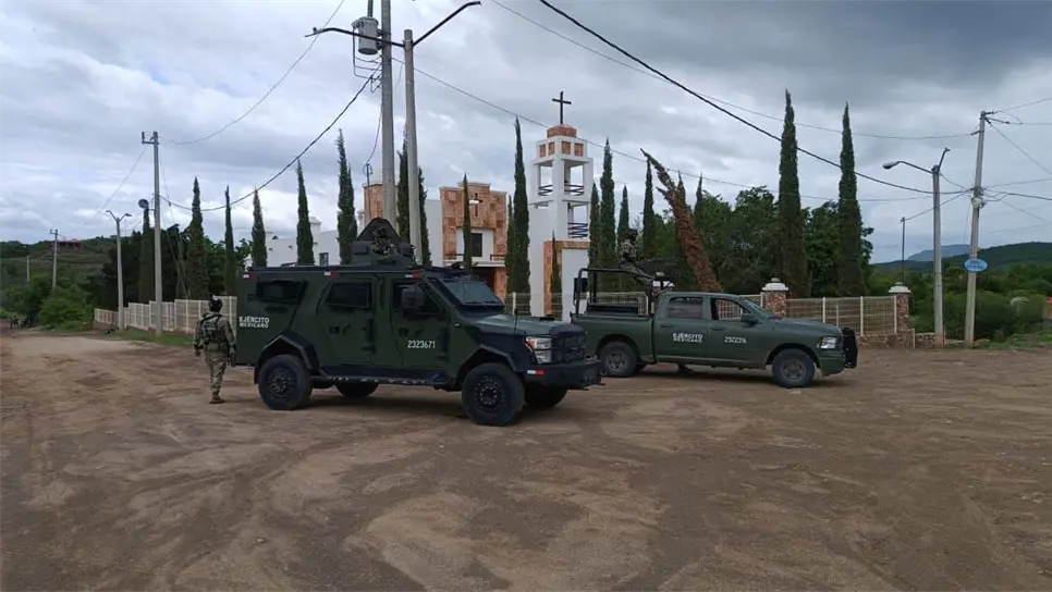 Los enfrentamientos entre civiles armados y elementos militares se registraron entre las comunidades de La Estancia de Los García y Las Habas, en donde fueron abatidos los cuatro sujetos