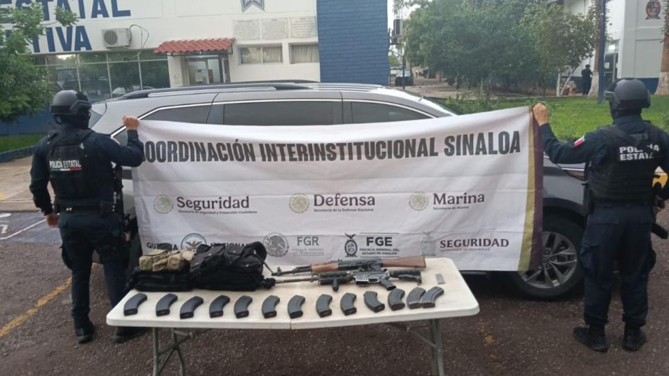 Armas, municiones y un vehículo son asegurados durante un recorrido en el sector Country Tres Ríos en Culiacán Armas, municiones y un vehículo son asegurados durante un recorrido en el sector Country Tres Ríos en Culiacán