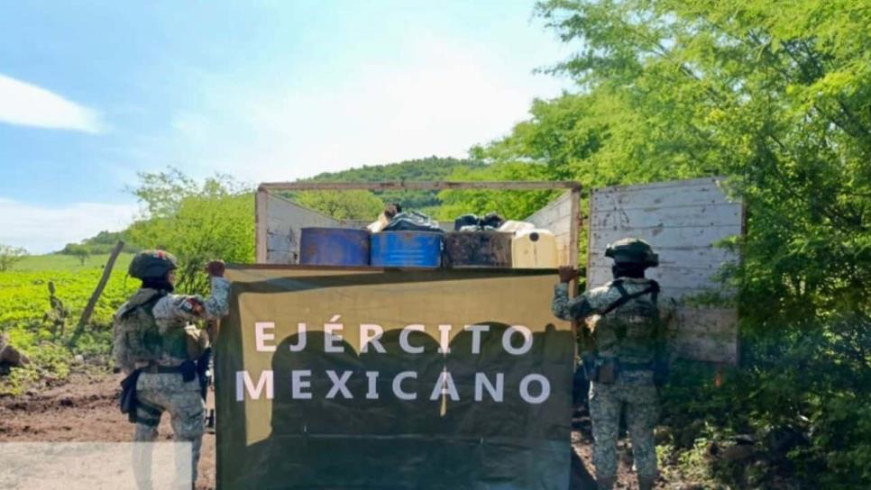 Aseguran camioneta con precursores químicos y droga en la Estancia de los García en Tacuichamona al sur de Culiacán Aseguran camioneta con precursores químicos y droga en la Estancia de los García en Tacuichamona al sur de Culiacán