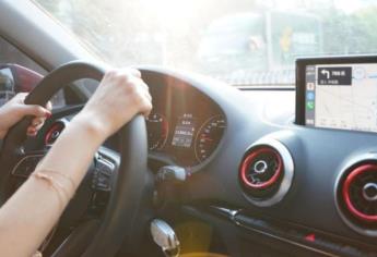 Escuchar música alta mientras conduces en esta ciudad te puede salir caro; conoce la multa