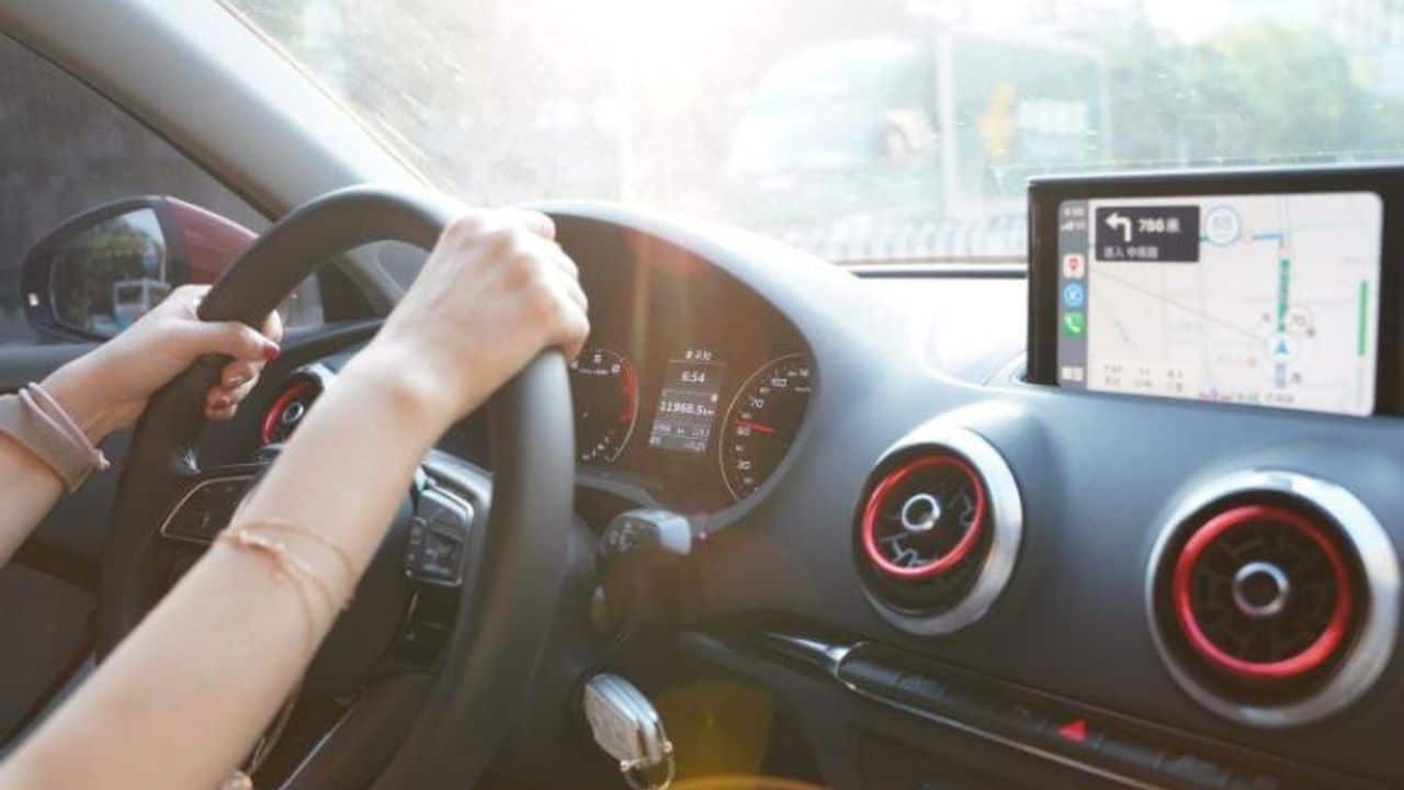 Las autoridades buscan hacer conciencia entre los automovilistas y choferes de transporte, por lo que esta nueva norma busca evitar distracciones al volante