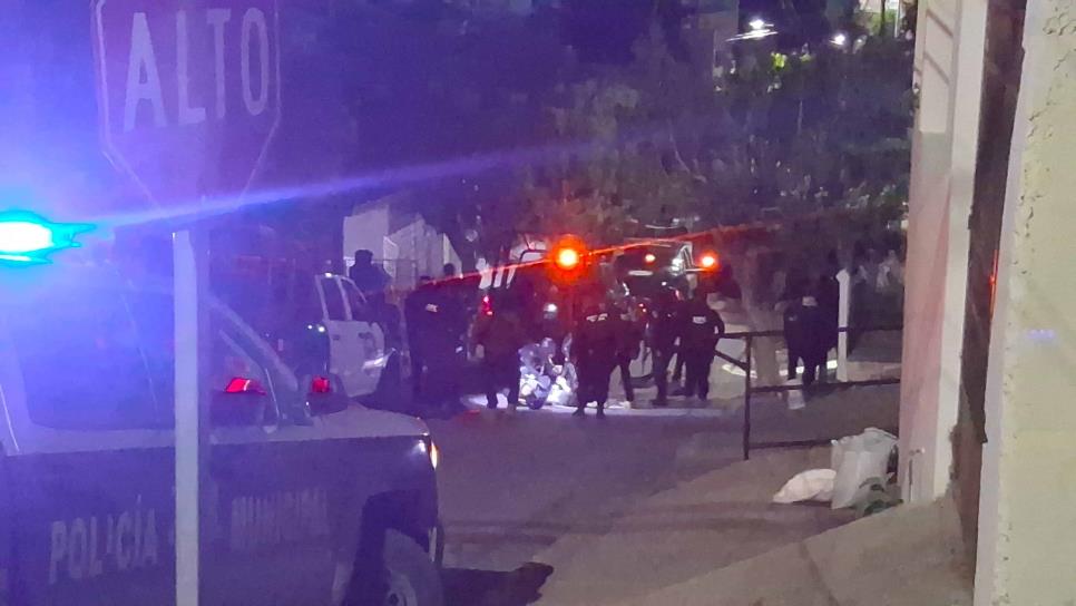 Mujer policía resulta herida de bala tras disparo accidental de un compañero en Culiacán Mujer policía resulta herida de bala tras disparo accidental de un compañero en Culiacán