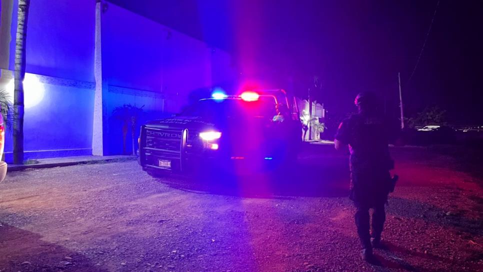 Hallan a un ejecutado dentro de un vehículo en la cercanía del canal 7 de Culiacán Hallan a un ejecutado dentro de un vehículo en la cercanía del canal 7 de Culiacán