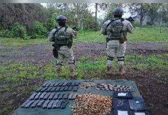 Militares aseguran miles de cartuchos y equipo en la Sierra de Concordia