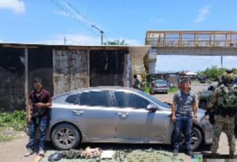 Militares detienen a 2 hombres armados con municiones y ponchallantas en Escuinapa