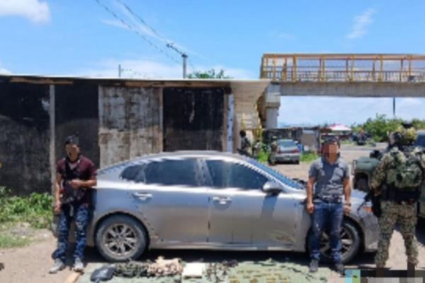 Militares detienen a 2 hombres armados con municiones y ponchallantas en Escuinapa