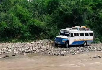 Líneas del Oriente: los camiones que atraviesan arroyos en la sierra y salen desde Culiacán | VIDEO