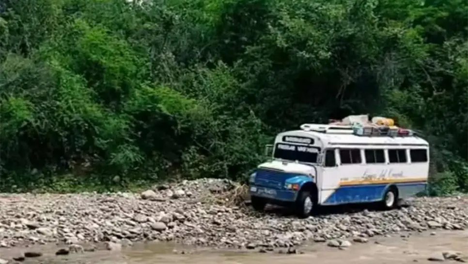 Estos camiones sortean grandes obstáculos para llegar a su destino. (FOTO: Cortesía).