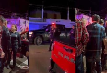 “Yo soy policía”, dice agente captada ebria uniformada tras chocar contra una casa en Guasave