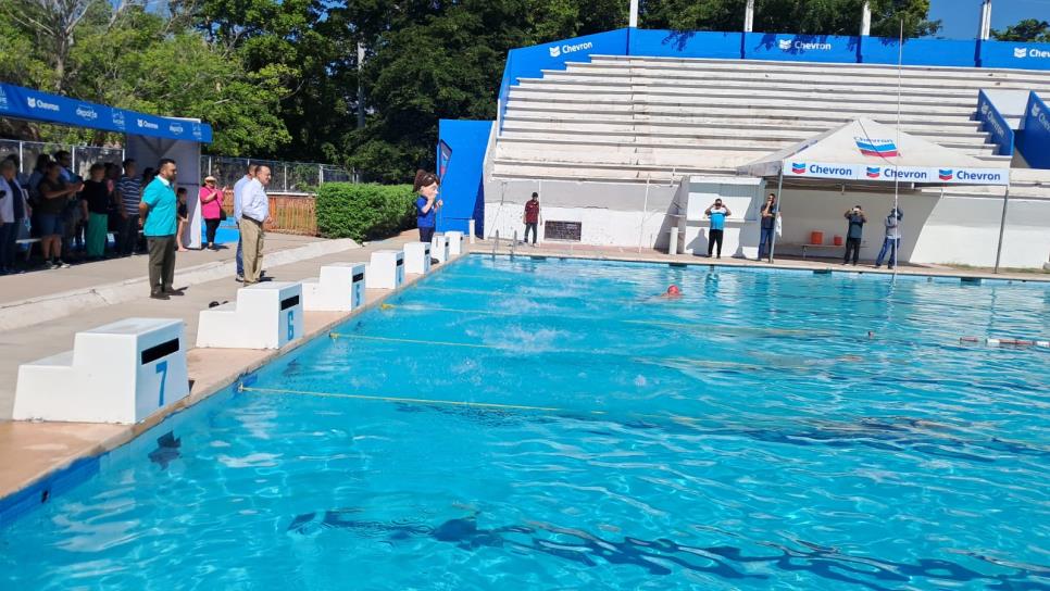 ¡Todos a nadar! Reaperturan alberca olímpica en la Deportiva de Los Mochis 