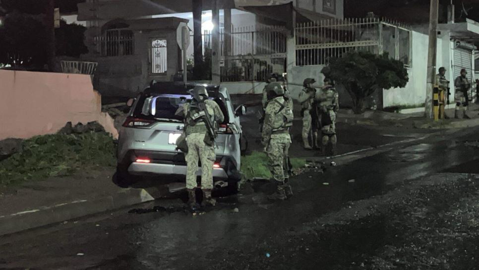 Aseguran dos camionetas con armas de fuego en la colonia Libertad, Culiacán Aseguran dos camionetas con armas de fuego en la colonia Libertad, Culiacán