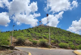 El Cerro de la Memoria en Los Mochis comienza a reverdecer tras las recientes lluvias