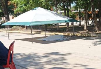 Hasta una carpa le ponen a un ejecutado en El Tamarindo, Culiacán; autoridades duran horas en llegar