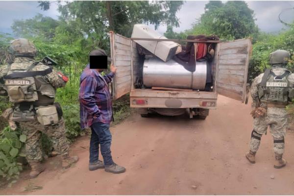 Aseguran sustancias químicas y detienen a un civil en Las Tranquitas, Culiacán