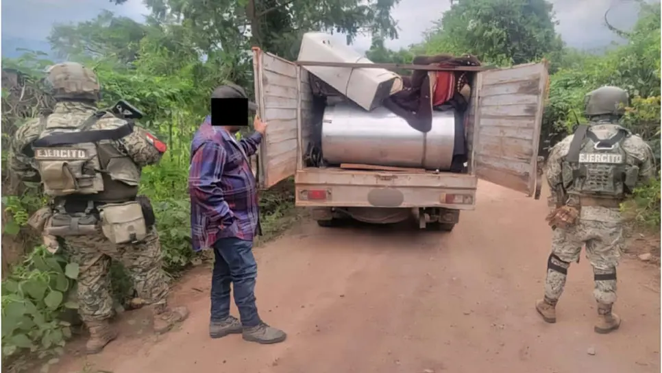 FOTO: Aseguran sustancias químicas y detienen a un civil en Las Tranquitas, Culiacán